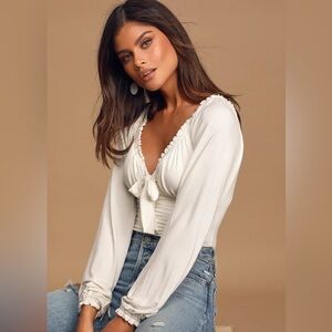 NWOT Lulu’s After Your Heart Ivory Ruffled Long Sleeve Bodysuit in Medium